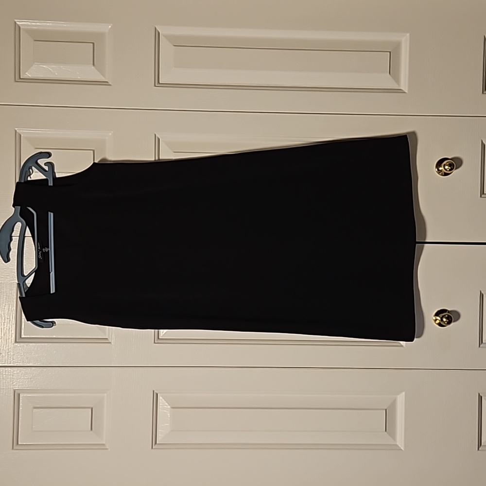 💖 $5 add to bundle Sleeveless black sheath dress NWOT💖